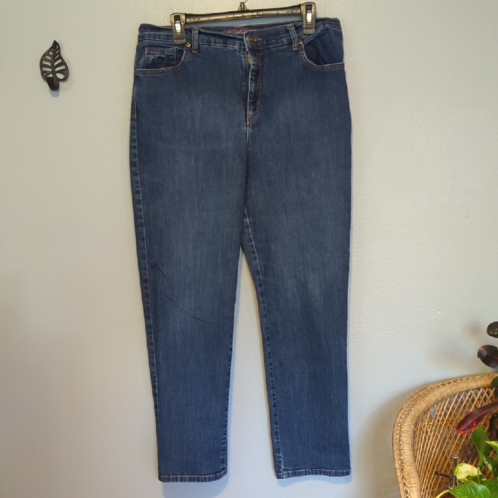 Gloria Vanderbilt Stretch Fabric High Rise Straight Leg Regular Fit Jean 14S